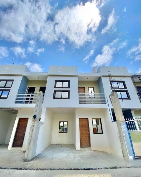 CHRISVILLE TOWNHOUSE image 1