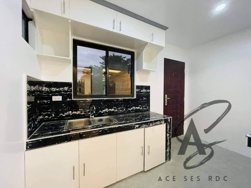 CHRISVILLE TOWNHOUSE image 3